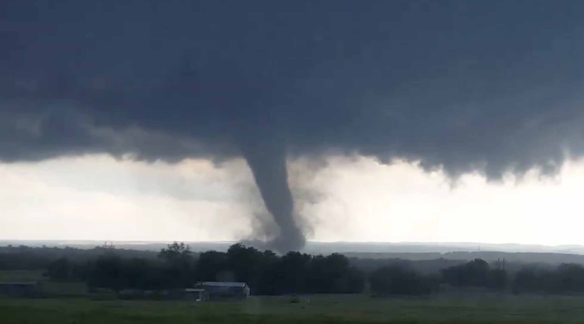 Tornados y tormentas afectan sur de EU
