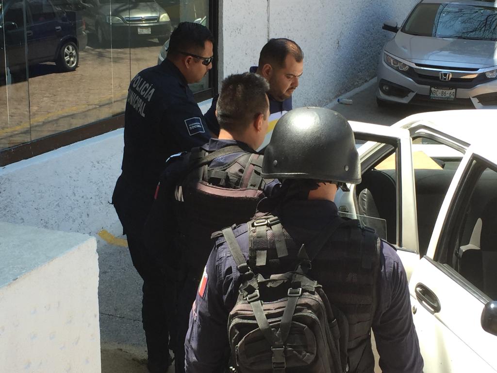 Video: Detienen a presunto colombiano cuando pagaba con tarjeta robada