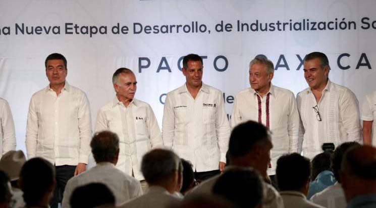 Nueve gobernadores firman  el “Pacto Oaxaca” entregado a AMLO