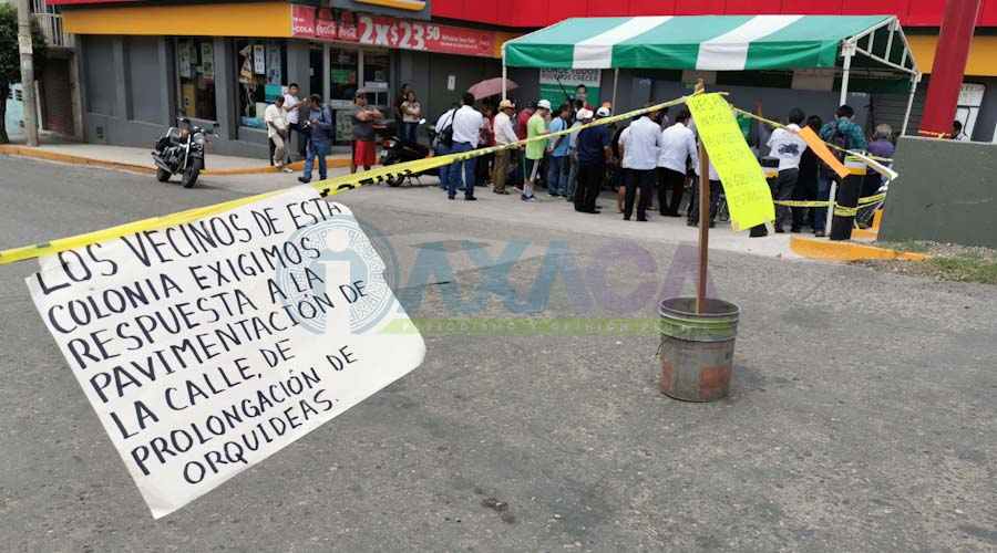 Con bloqueo vecinos de Santa Lucía exigen repavimentación