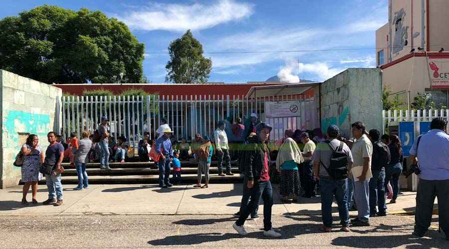 Trabajadores del Hospital Civil paran labores por falta de pago