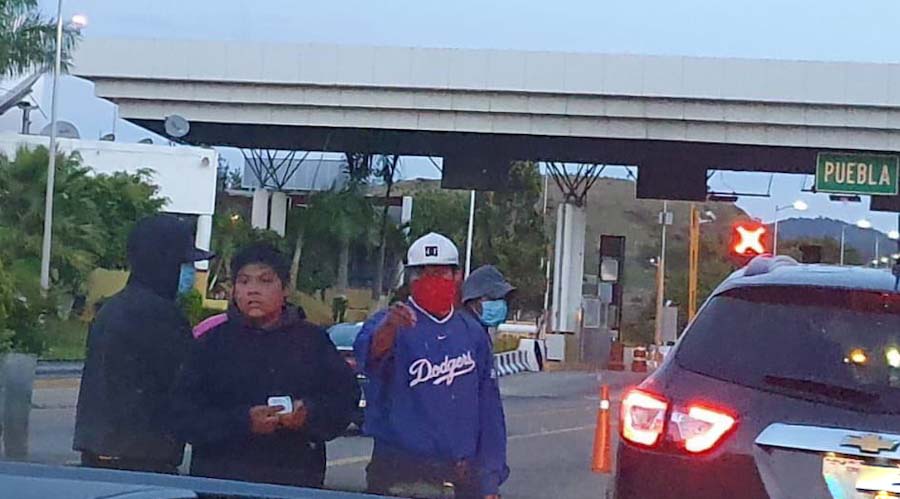 Colonias Unidas nuevamente toman la caseta de Huitzo, Oaxaca