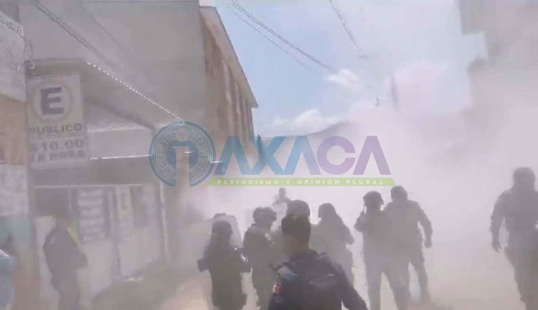 Juquileños desatan violencia en oficinas de SEMOVI, Oaxaca