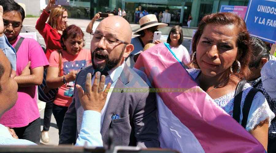 En medio de protestas congreso del estado aprueba el matrimonio igualitario en Oaxaca