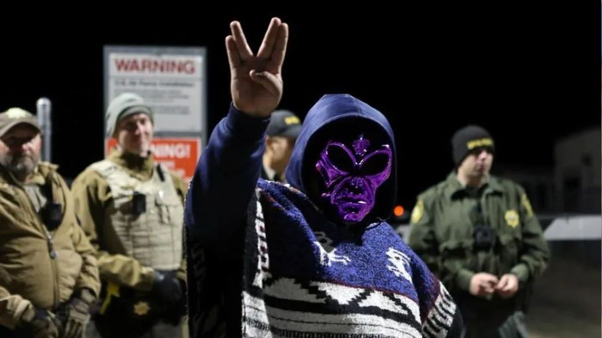 Terrícolas invaden el Área 51 en busca de aliens