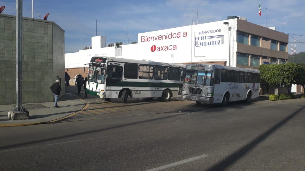 Normalistas inician semana de lucha con toma del ADO, Oaxaca Normalistas inician semana de lucha con toma del ADO, Oaxaca