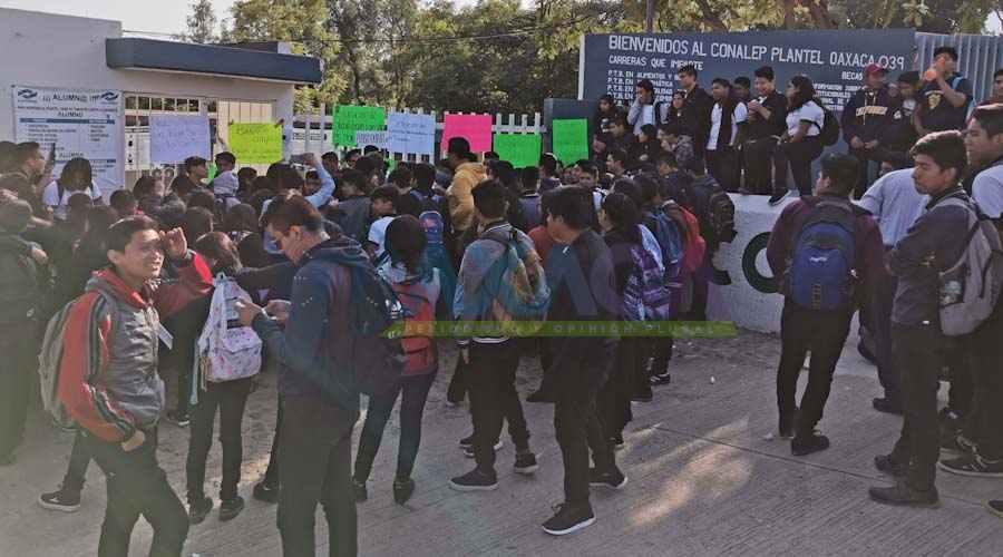 Alumnos del CONALEP 039 cierran instalaciones exigen servicios básicos de cálidad