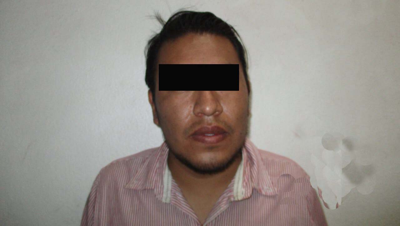 Se hacía pasar por porro para defraudar con venta de espacios en la UABJO