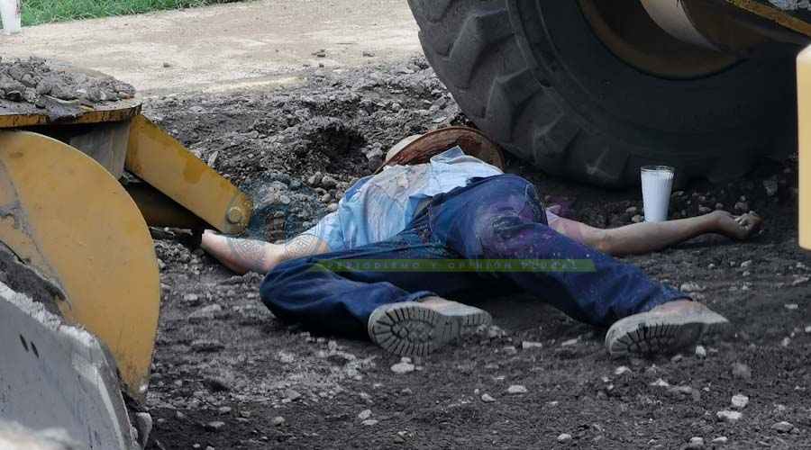 Muere encargado de obra al aplastarlo maquinaria pesada sobre Riberas del Río Atoyac, Oaxaca
