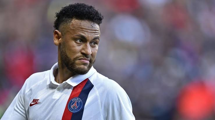 Rebajan sanción a Neymar después de insultar al árbitro