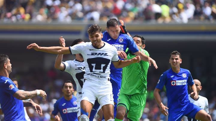 La Cruzazulearon, en el último minuto Pumas empata el partido