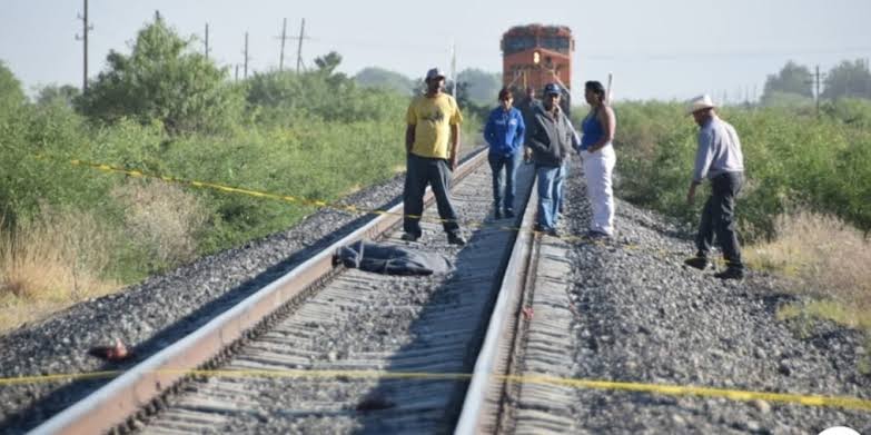Joven muere arrollado por tren mientras dormía en las vías