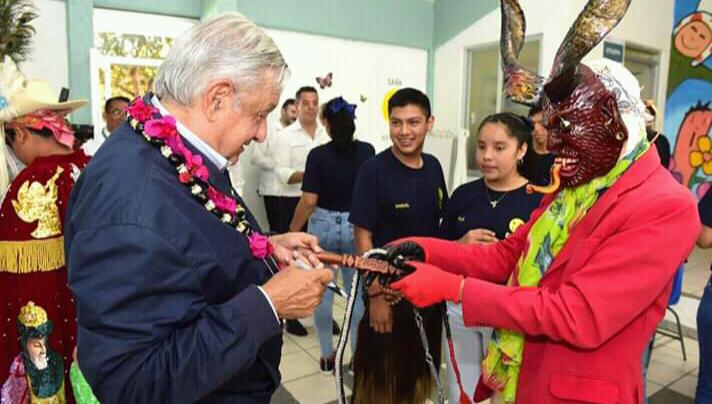 AMLO visita Oaxaca para evaluar temas de salud y desastres