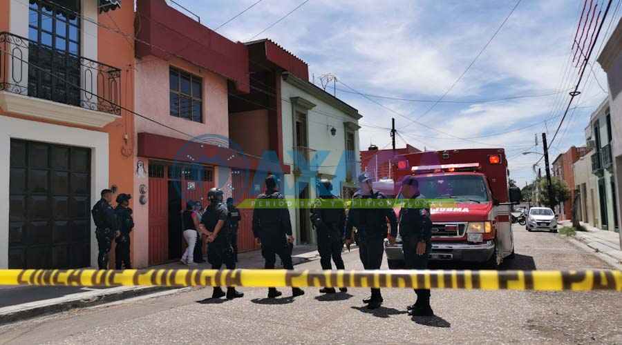 En el centro de Oaxaca incendio de casa deja un intoxicado y daños materiales