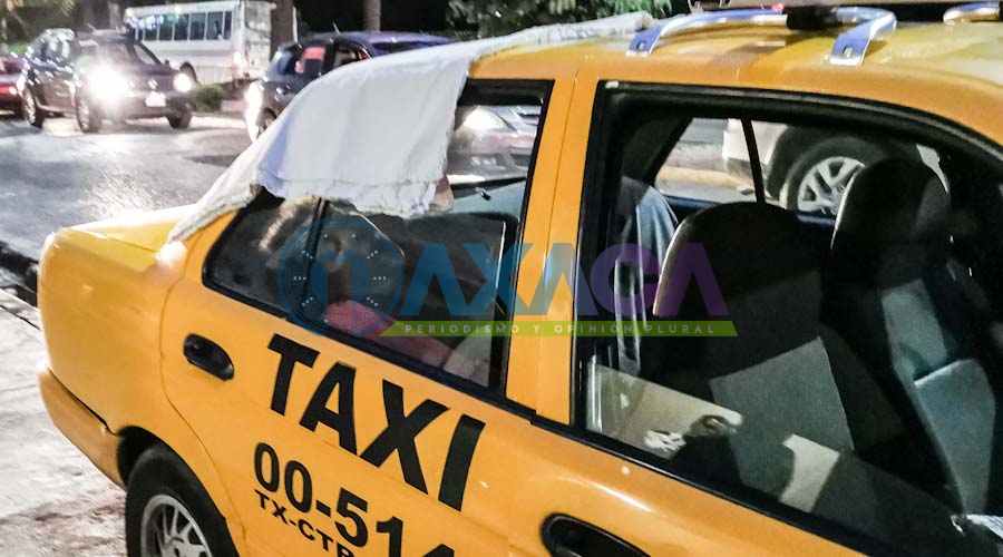 Muere mujer al interior de taxi, no alcanzó a llegar al ISSSTE, Oaxaca