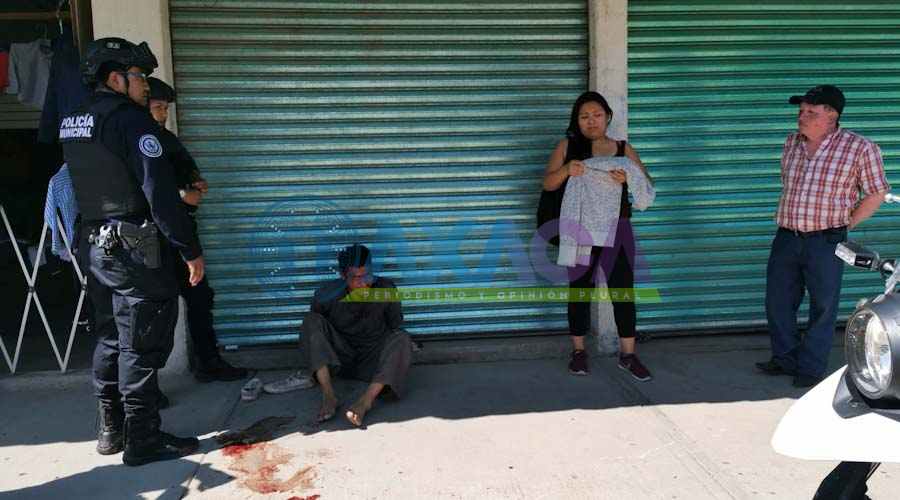 Comerciantes detienen a roba celulares en el Parque del Amor, Oaxaca