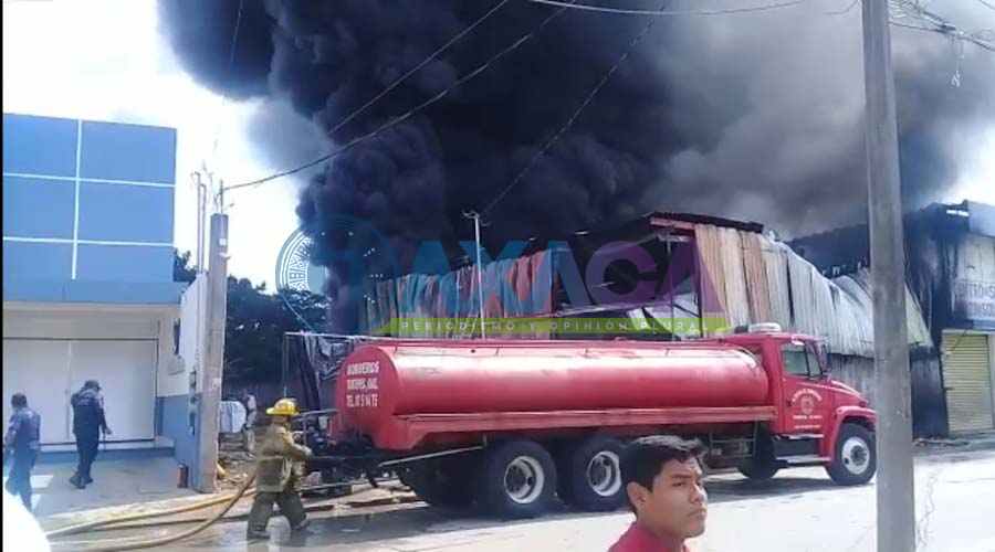 Incendio de bodega en Tuxtepec, Oaxaca