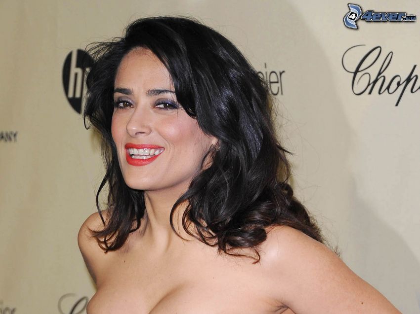 Salma Hayek celebra su fama con atrevida foto en Instagram