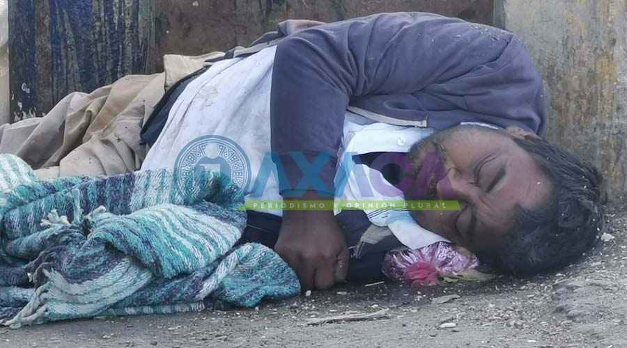 Amanece sin vida indigente, bajo el puente California de la Central de Abasto, Oaxaca