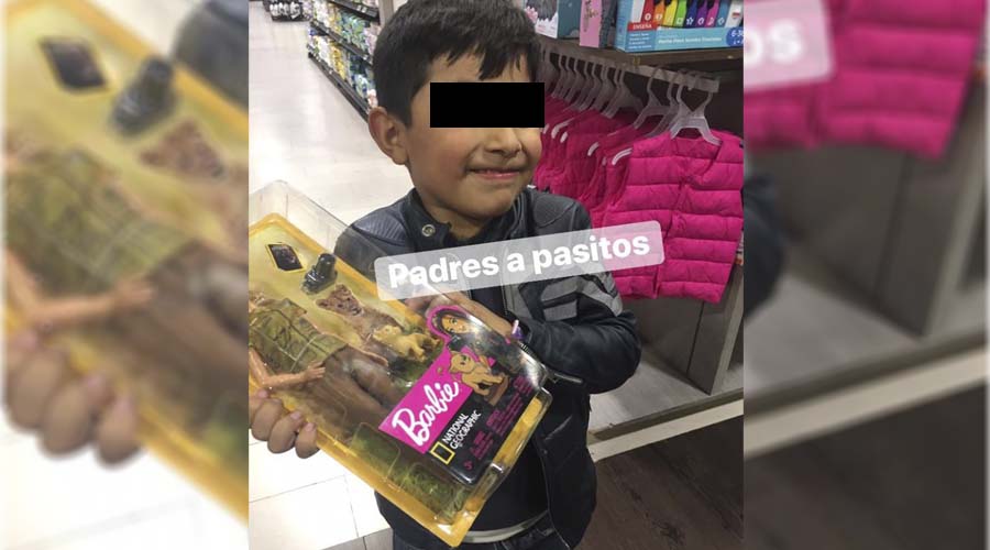 Aplauden a mamá que regaló Barbie a su hijo en día de Reyes Aplauden a mamá que regaló Barbie a su hijo en día de Reyes