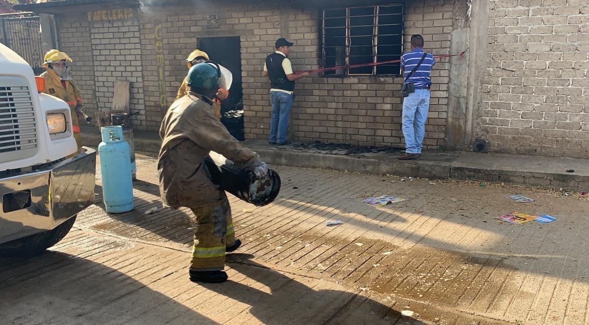 Incendia casa y le dispara a su hija en Santa Cruz Xoxocotlán, Oaxaca