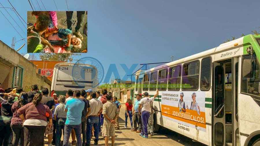 Cafre mata a señora, vecinos toman unidades y bloquean en Montoya, Oaxaca