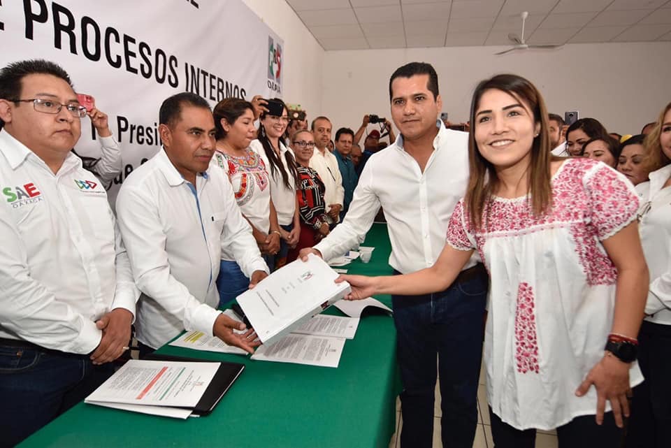 Subsecretaria de Salud se olvida de contingencia para buscar dirigencia del PRI, Oaxaca