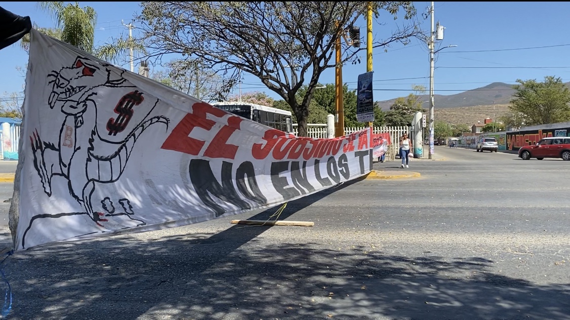 Radicalizan protestas agremiados del STEUABJO