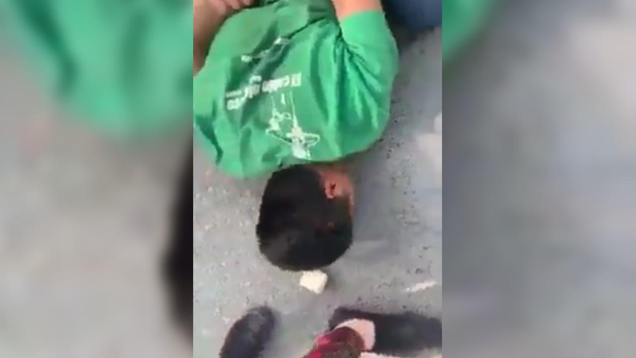 Mujer somete a acosador tras tocarla e intentar robarle