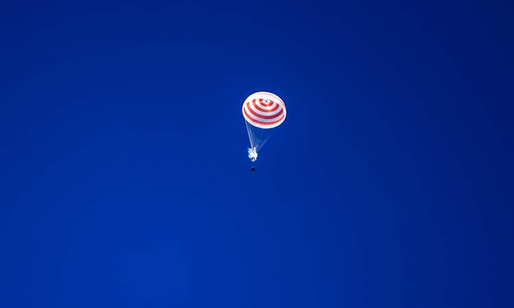 En medio de pandemia por Covid-19 astronautas regresan a la Tierra