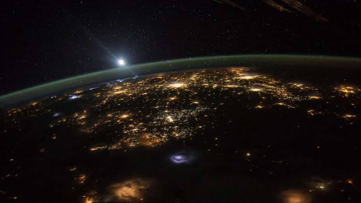 Video: La Estación Espacial Internacional grabó supuesta “flota de OVNIs” dirigiéndose a la Tierra