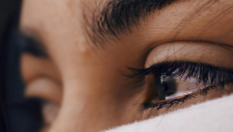 COVID-19 podría contagiarse a través de las lágrimas.