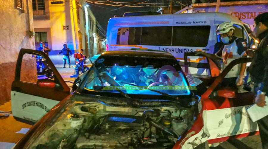 Tras asaltar Oxxo taxista de CATEM Oaxaca provoca choque con urban; hay dos detenidos
