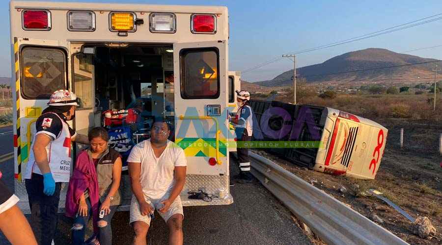 Aparatosa volcadura de camión OCC en la carretera federal 190 Tlacolula, Oaxaca