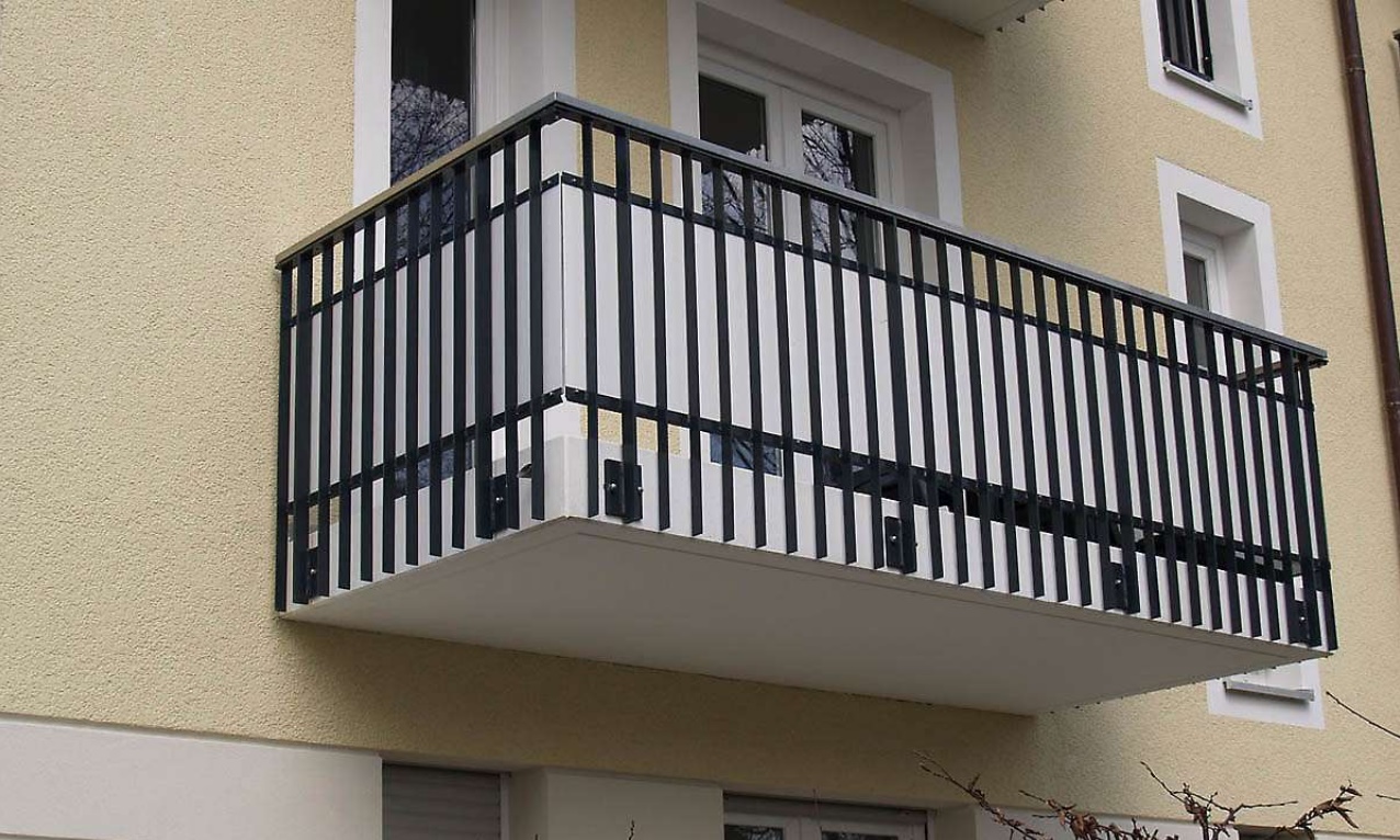 Rescatan a niño de caer desde balcón en Tláhuac