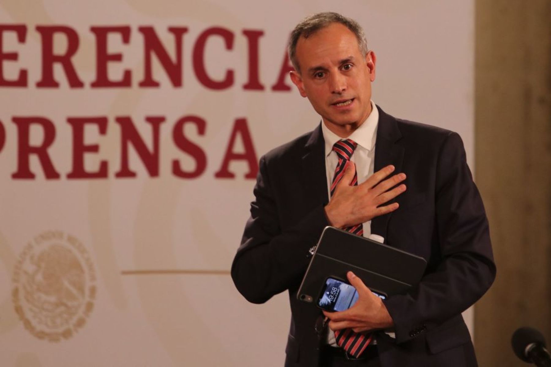 Con COVID-19 Integrante de Salud asistía a conferencias diarias.