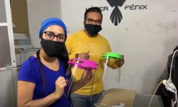 Regalan caretas a las personas en situación de calle en la CDMX