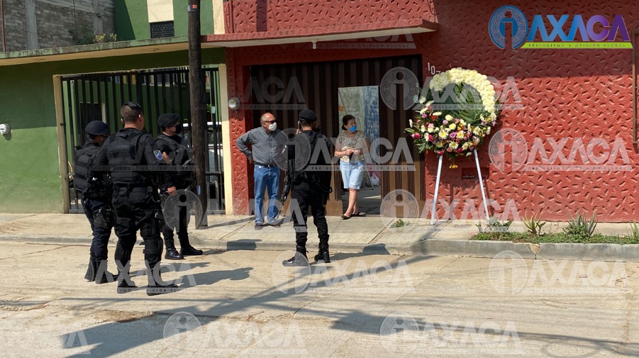 Dejan corona con mensaje amenazante en casa particular de San Martín Mexicapan, Oaxaca