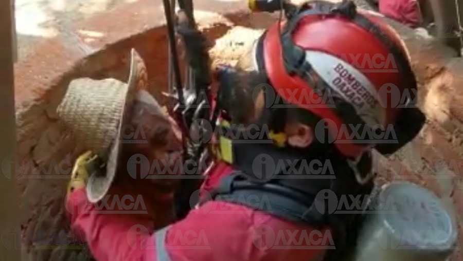 Adulto mayor cae a pozo; Bomberos lo rescata con vida, los hechos en Atzompa, Oaxaca
