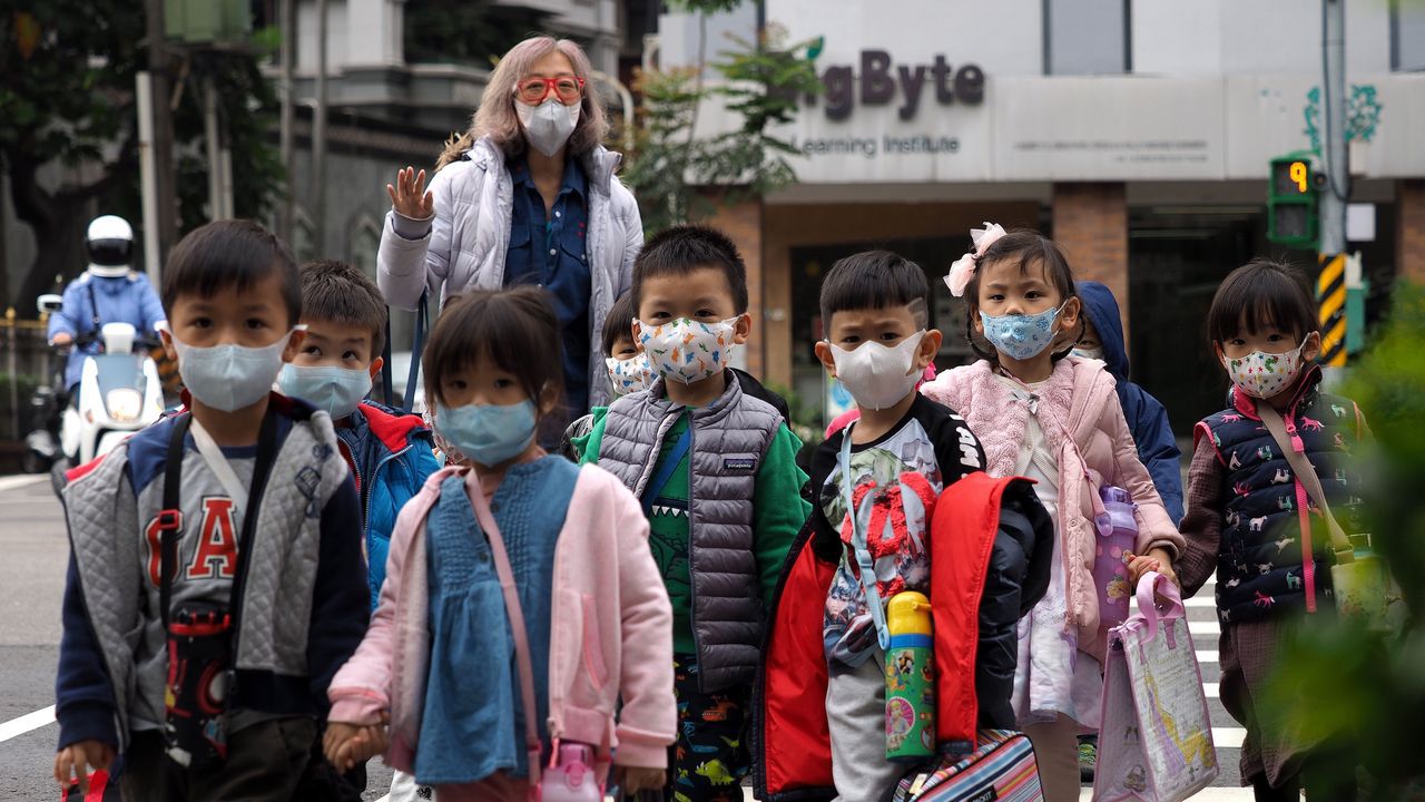 Científicos informan que los niños con COVID-19 probablemente no pueden contagiar dicho virus.