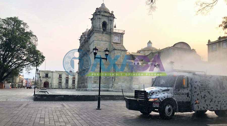 Realizan sanitización del Zócalo de la ciudad de Oaxaca