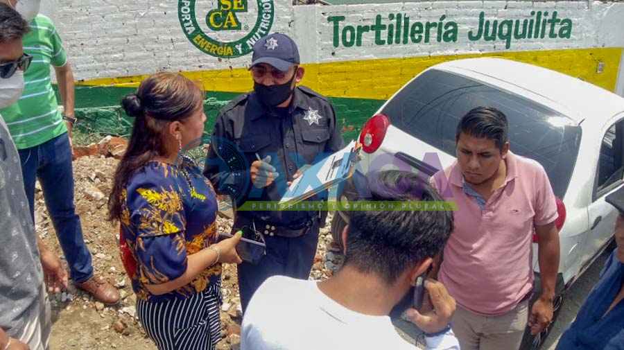 Obra de SAPAO en mal estado causa aparatoso accidente en Santa Anita, Oaxaca