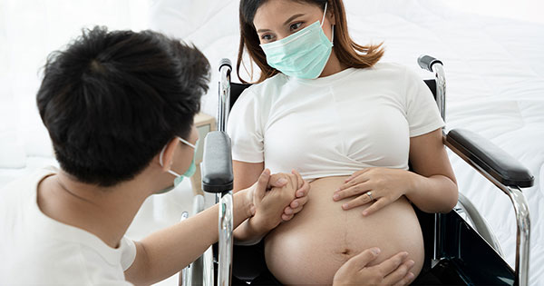 Mujeres embarazadas son más  vulnerables a contagiarse de Covid-19