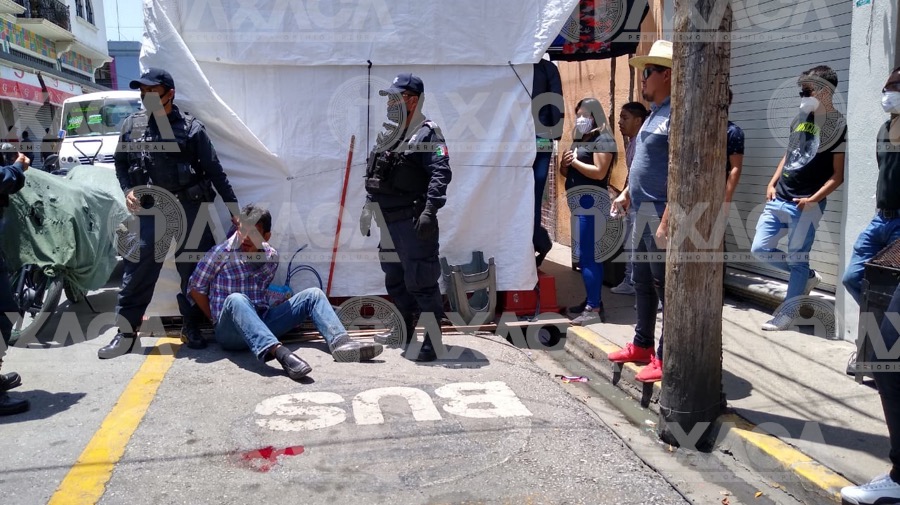 Propinan golpiza a ladrón en la calle de Las Casas, Oaxaca
