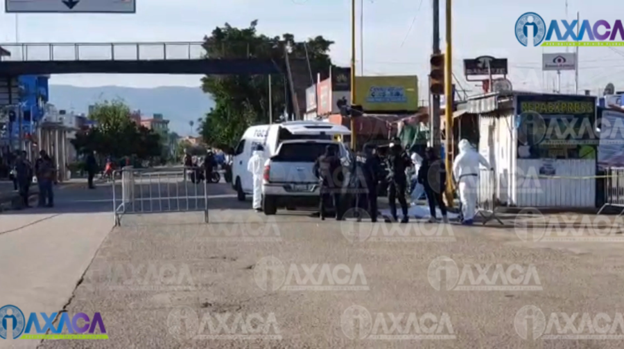 Muere hombre al interior de camioneta en la Central de Abasto, Oaxaca