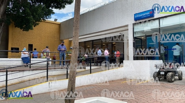 Cierran sucursal bancaria para sanitizar ante la presencia de persona con Covid-19