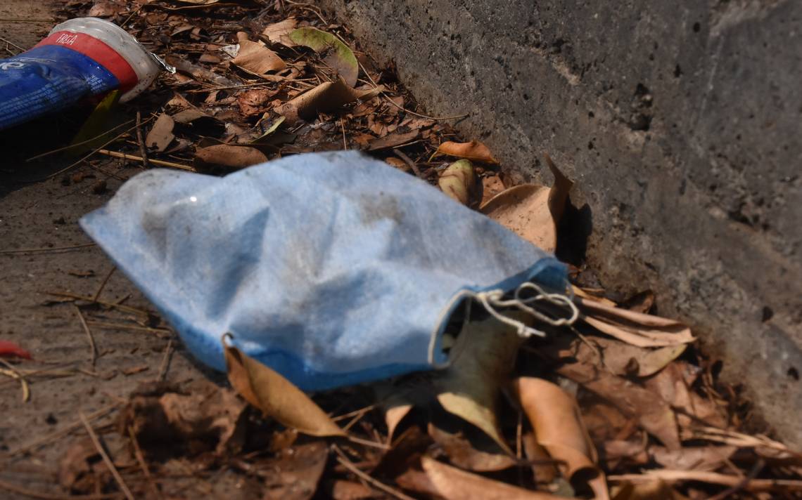 Tirar cubrebocas en la calle ahora es el mayor foco de infección para los ciudadanos.