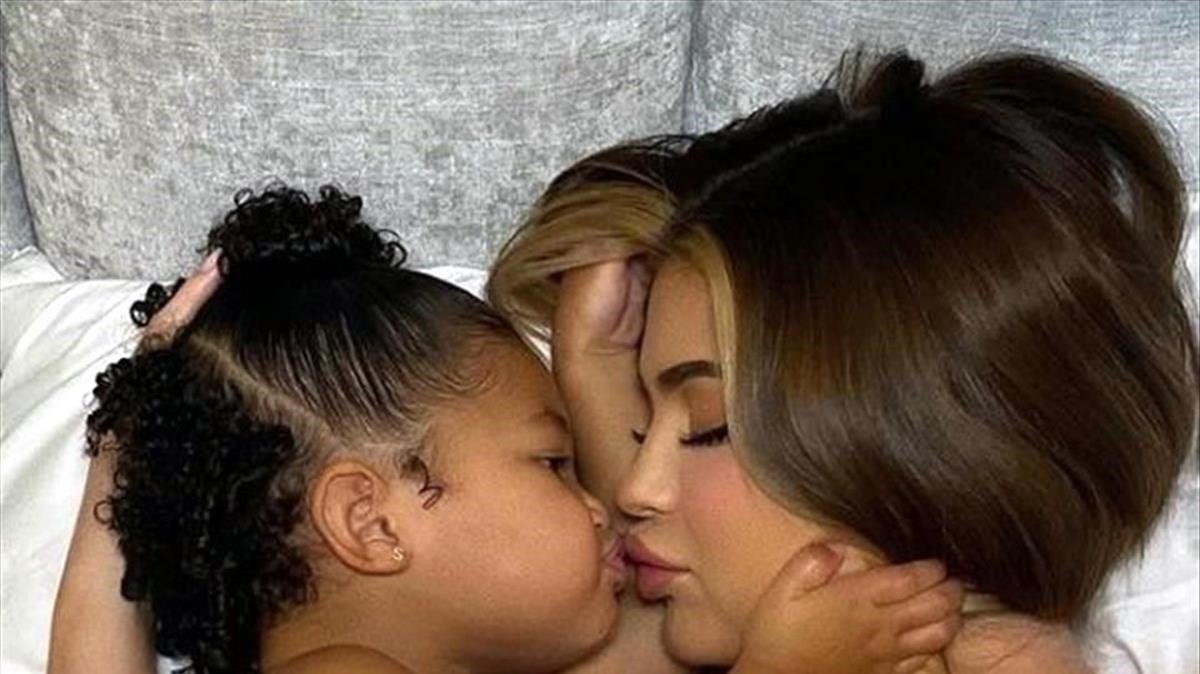 Ella es Stormi y a sus dos años es ya la nueva imagen de la portada de la famosa revista Vogue.