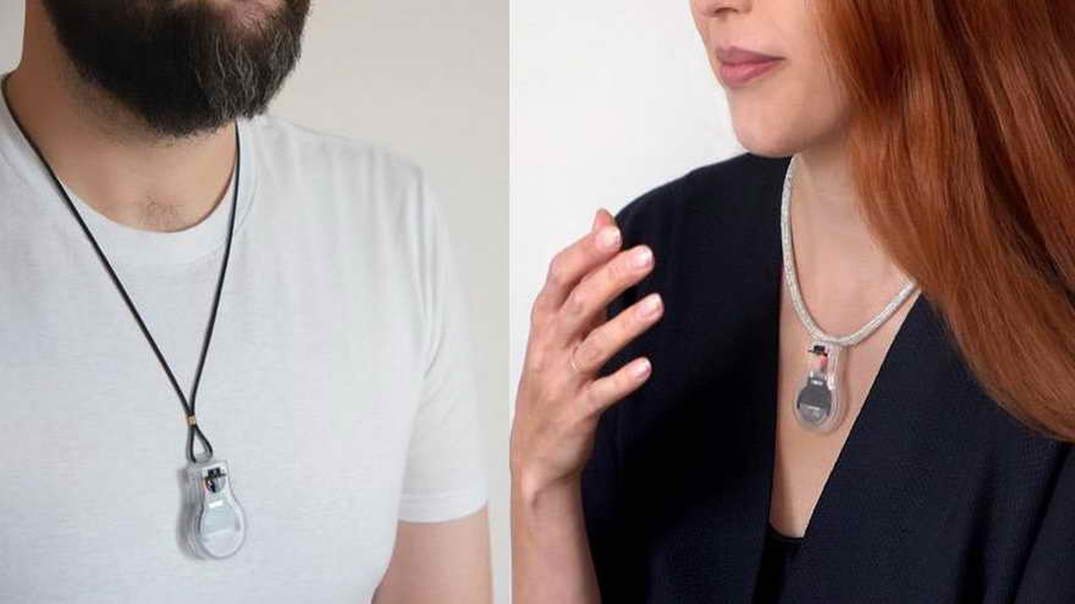 Con este collar no volverás a tocarte la cara.