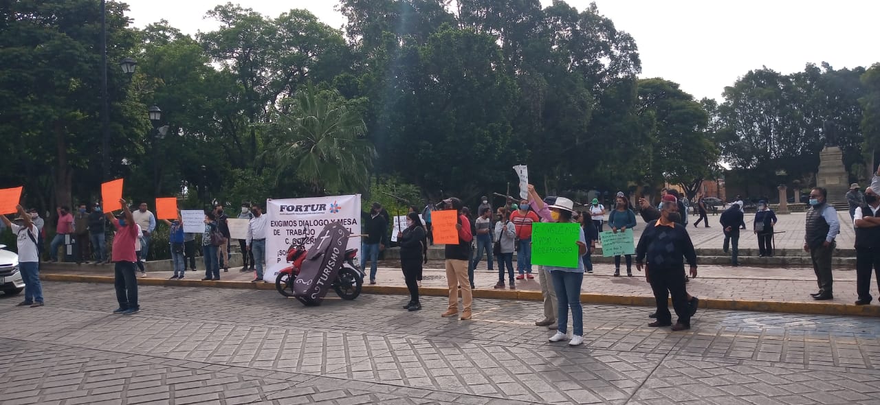 Realizan marcha para exigir fondo económico para prestadores de servicios turísticos